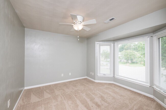 Building Photo - 5 Bedroom, 2.5 Bath Home for Rent in Salem Woods