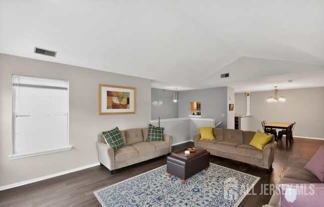 Building Photo - 317 Vasser Dr