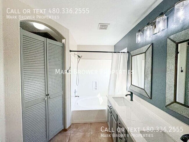 Building Photo - 566 S Esmeralda