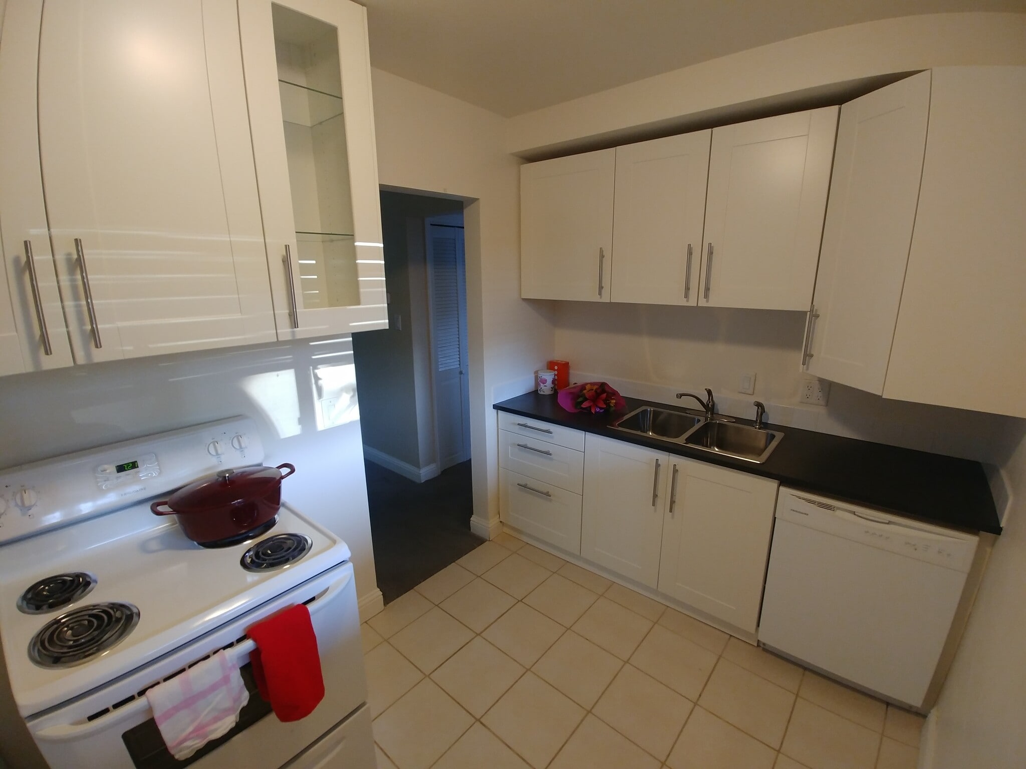 Kitchen - 2544 S Park St