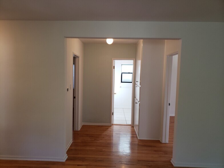 Building Photo - 5059 Serrania Ave