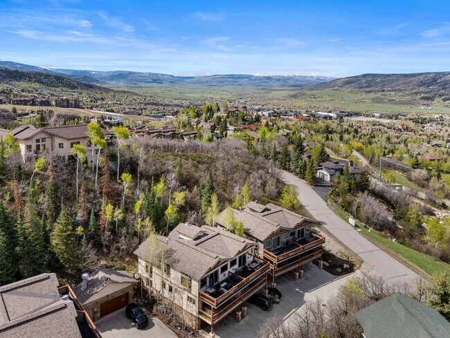 Building Photo - 2137 Overlook Dr