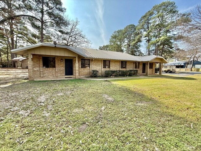 Building Photo - Newly renovated 2-bed/2-bath