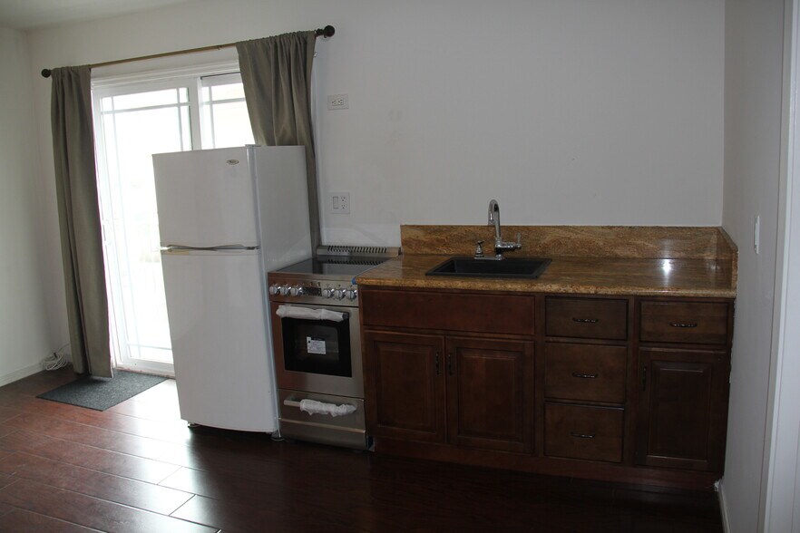 Kitchen - 2010 Pacific Ave