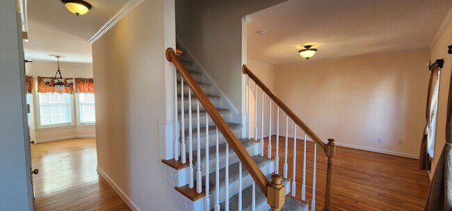 Building Photo - Nice 2 story brick home near Reagan High School