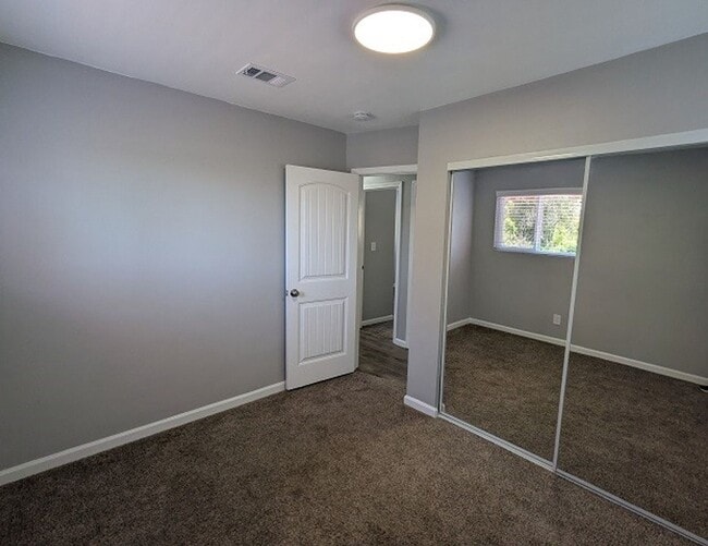 Building Photo - 3 Bedroom - 1 Bath House in San Diego