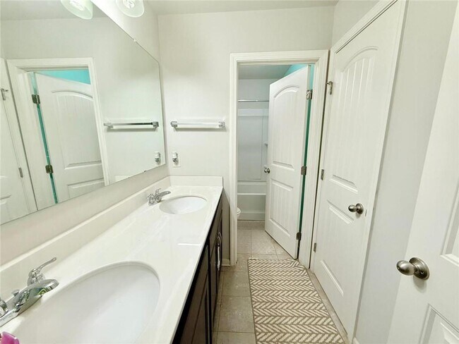 Building Photo - 4230 Miramount Overlook