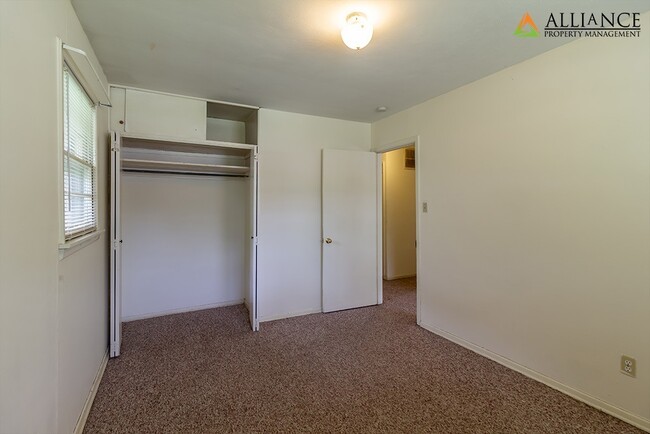 Building Photo - 1533 Pipher Ln