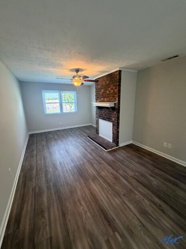 Building Photo - 1246 Hamilton Dr