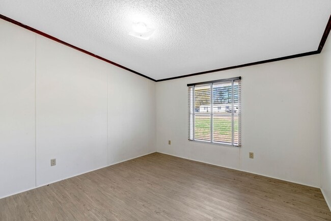 Building Photo - 3 Bedroom/2 Bathroom Home For Rent