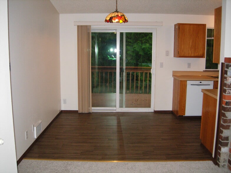 Dining room - 2133 NW Mulholland Blvd