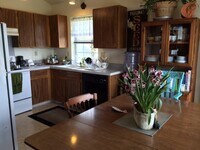 Building Photo - Awesome 4 Bedroom 2 Bath Townhome - Bike t...