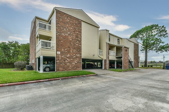 Building Photo - 2501 Gulf Fwy