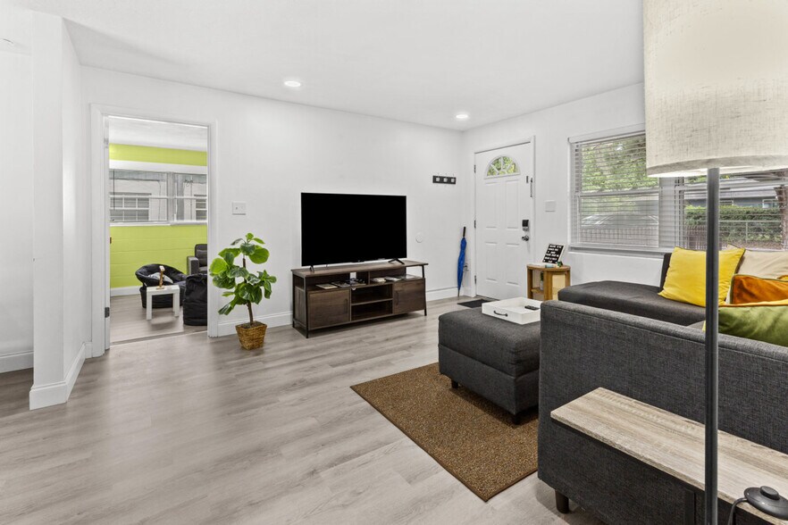 Building Photo - 3204 NW 10th St