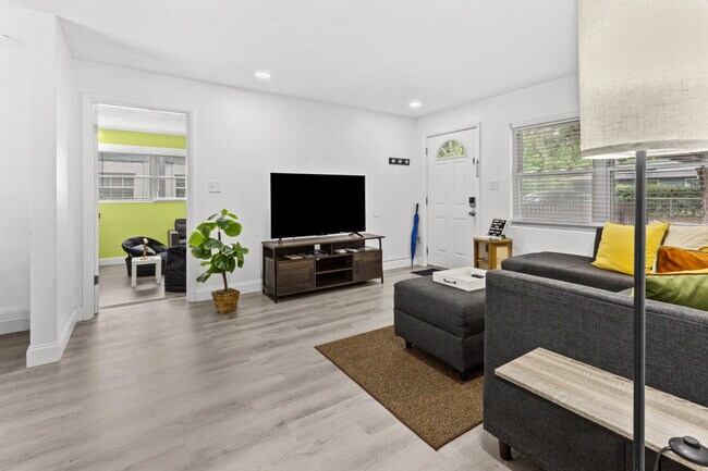 Building Photo - 3204 NW 10th St