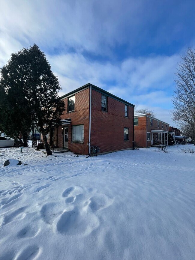 Building Photo - 2563 Medary Ave