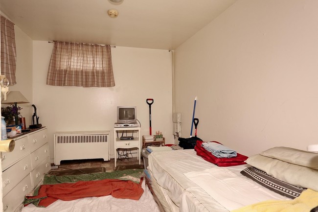 ROOM - 11 Terhune Ave