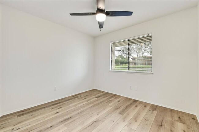 Building Photo - 1602 W Braker Ln