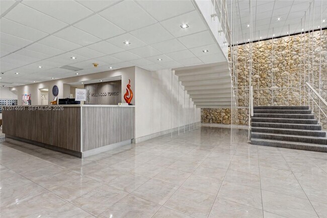 Building Photo - 3111 N Ocean Dr