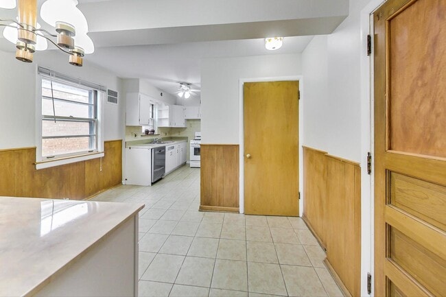Building Photo - 6210 N Harding Ave