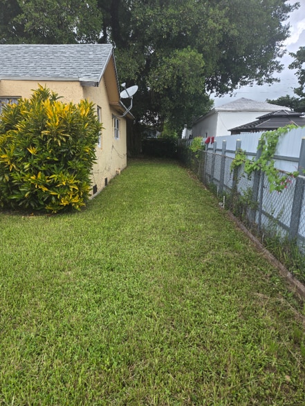 Building Photo - 1951 NW 49th St