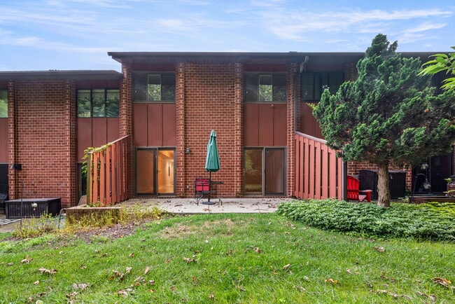 Building Photo - 404 Worthington Dr