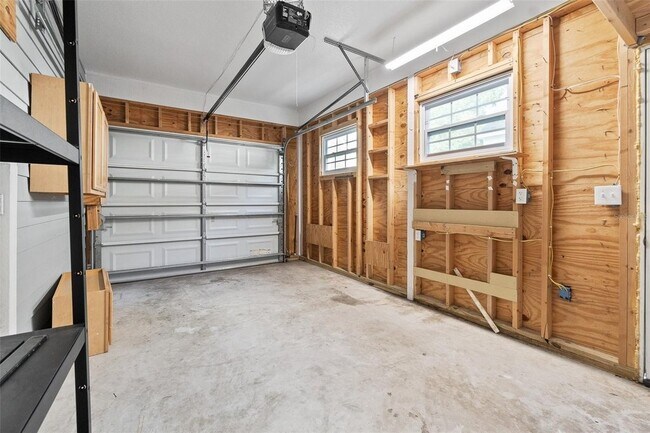 Building Photo - 2413 Musselwhite Ave