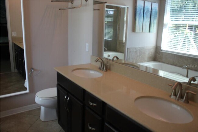 Building Photo - 14284 Desert Haven St