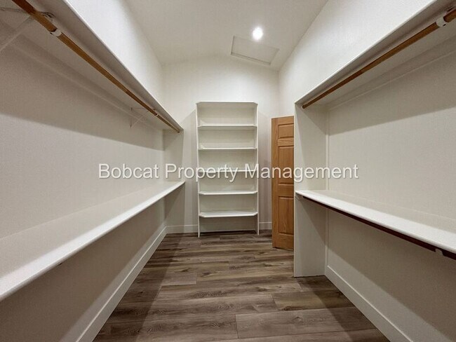Building Photo - 1300 Bridle Way