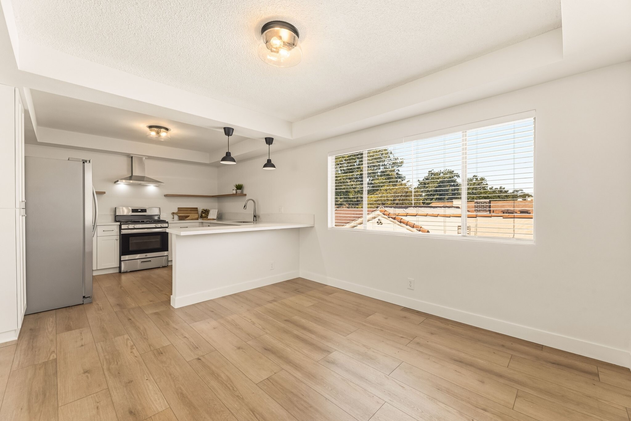 Building Photo - 100 N El Molino St