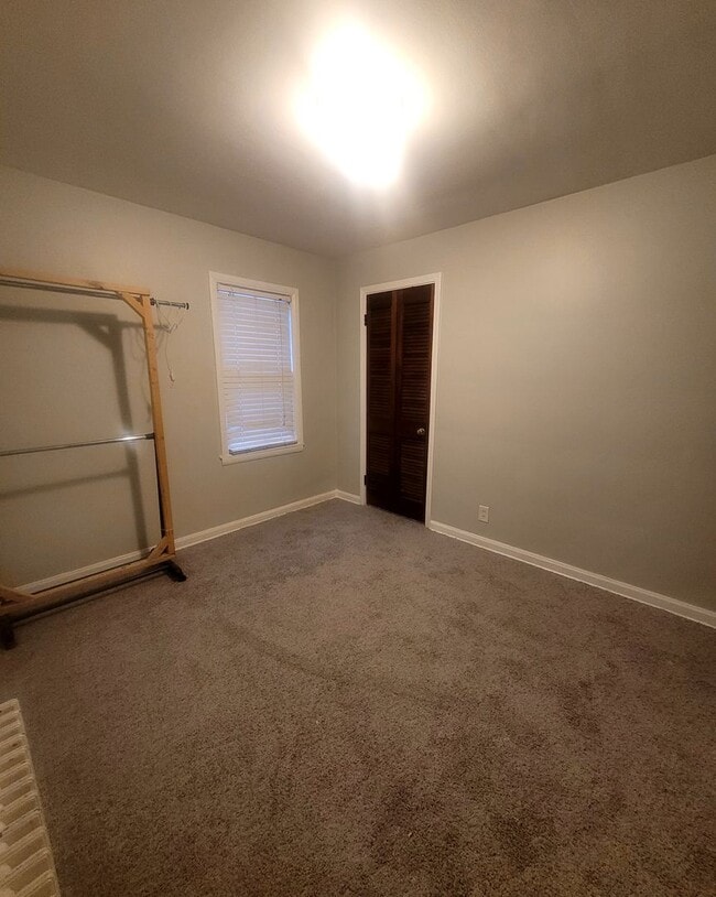 Building Photo - Beautiful 3 Bedroom bungalow in very desir...