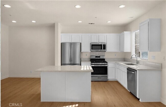 Building Photo - 123 S Orange Ave