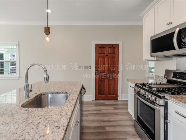 Building Photo - 400 Sumter St