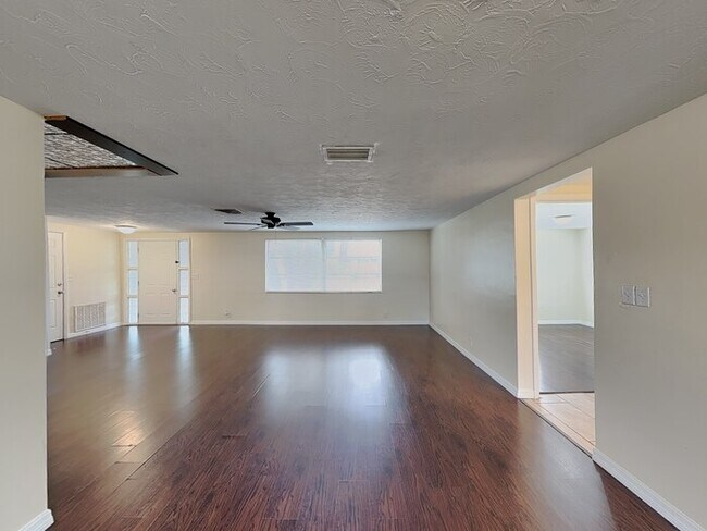 Building Photo - 6041 9th Ave