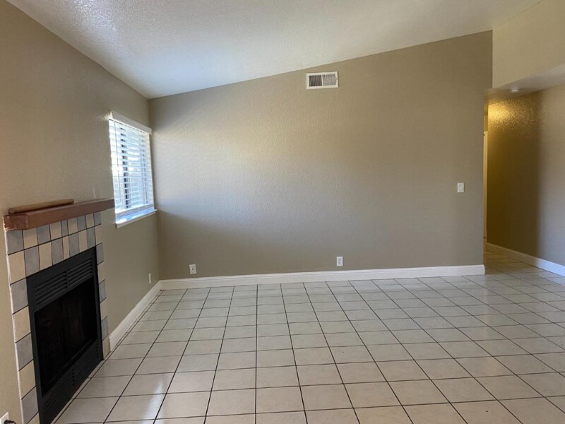 Building Photo - 700 Lacross Ct
