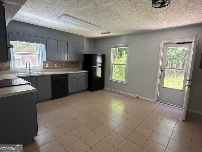 Building Photo - 5677 Heron Ct
