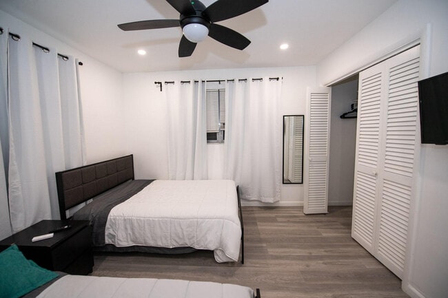 Building Photo - 5320 Taylor St