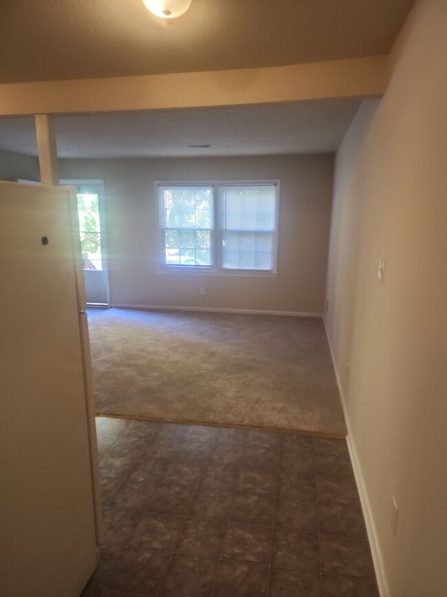 Building Photo - 1 Bedroom apartment in Great Location w/ 1...