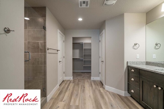 Building Photo - Spacious Townhome in Hurricane Heights