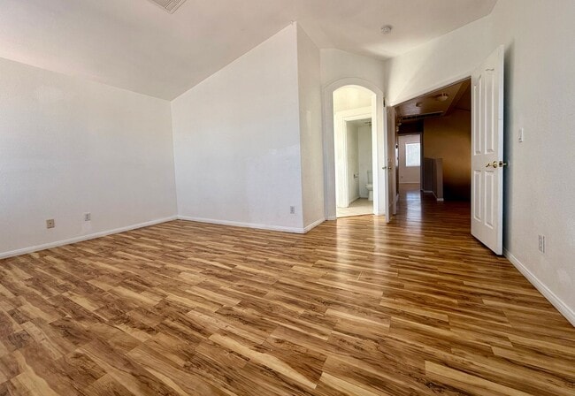 Building Photo - Fantastic 3 bed/2.5 bath in the Northwest ...