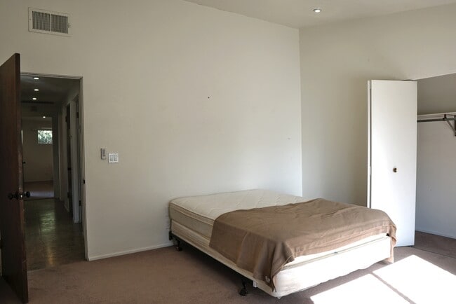 Building Photo - 53815 Avenida Carranza