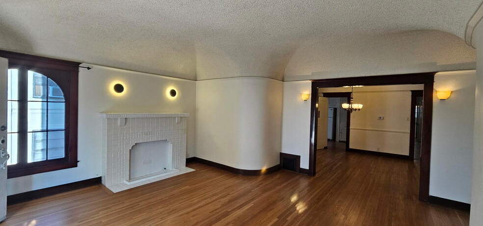 Living rm to dining rm - 218 1/2 N Kenmore Ave