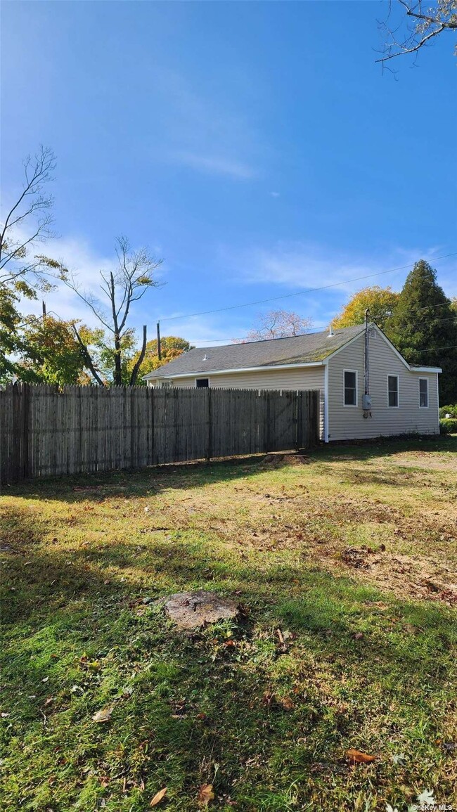 Building Photo - 169 Bayview Dr
