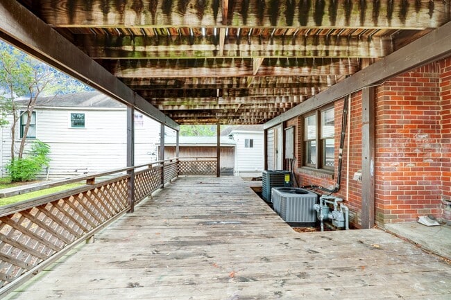 Building Photo - 2308 McClendon St