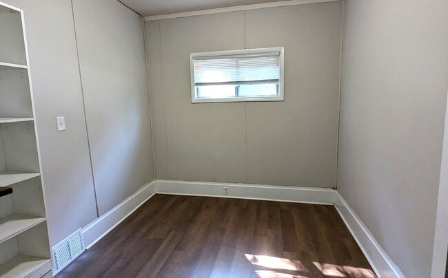 Building Photo - 1674 Manz St