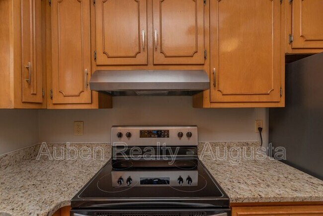 Building Photo - 501 Milledge Rd