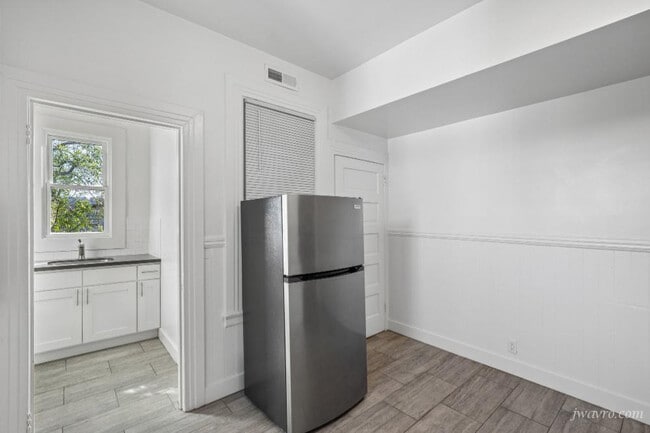 Building Photo - 629 Capp St