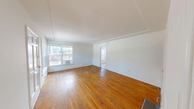 Interior Photo - 630 Brent Ave