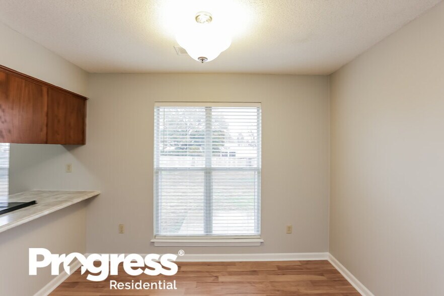 Building Photo - 5850 Waverly Dr