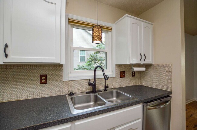 Building Photo - 2-Bedroom, 1-Bath Home in Fort Mill | $1,995 per Month